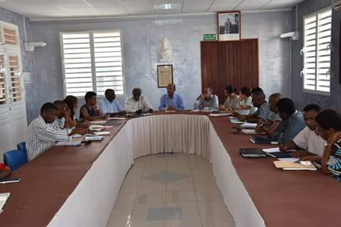 MARTINIQUE. Le Marin. Séance de travail entre le Sénateur Maire Rodolphe DESIRE et les Directeurs des Ecoles