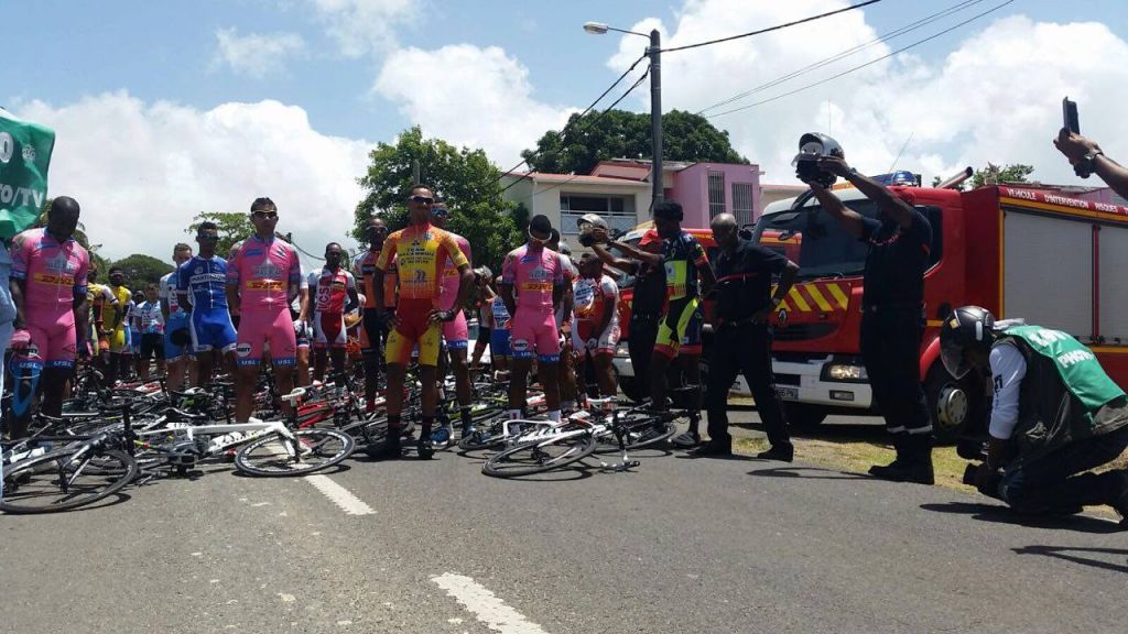 GUADELOUPE. Tristesse  au sein du tour cycliste après le décès du jeune coureur Warren ERRIN