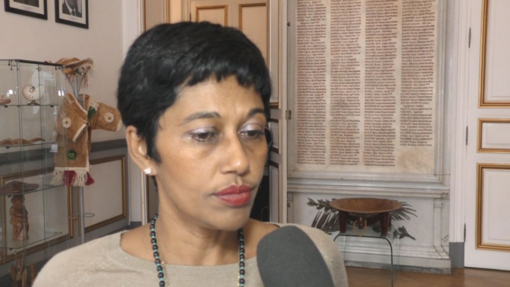 HEXAGONE. Exclusif www.outremernews.fr, la réaction de la ministre des Outre mer après le meurtre du jeune Yoann en Guadeloupe.