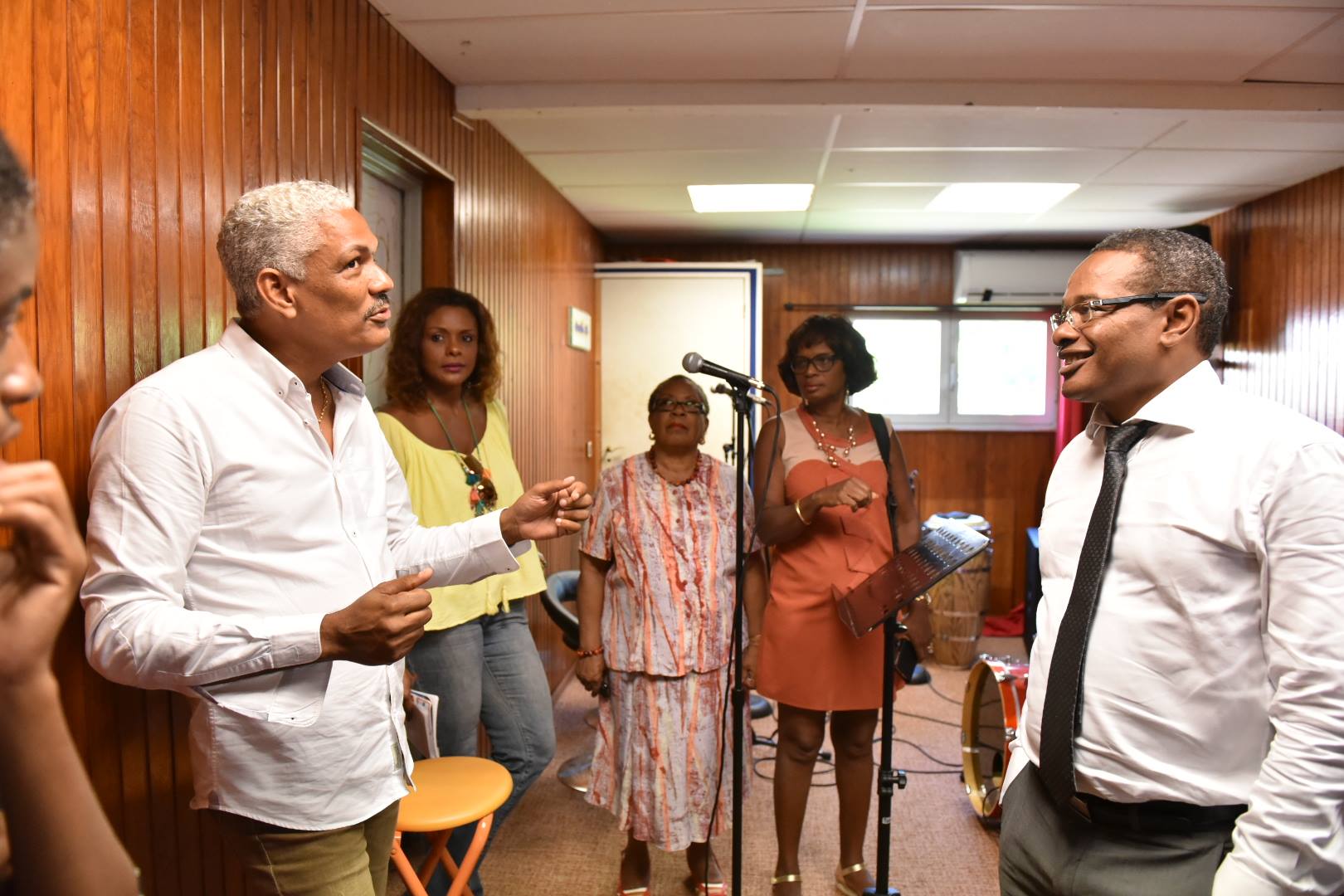 MARTINIQUE. Le Maire de Fort de france Didier LAGUERRE à la rencontre de plusieurs entreprises.