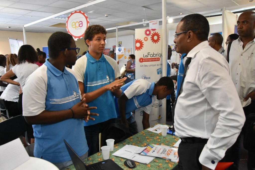 MARTINIQUE. Le Maire de Fort de france au salon des Entrepreneurs.