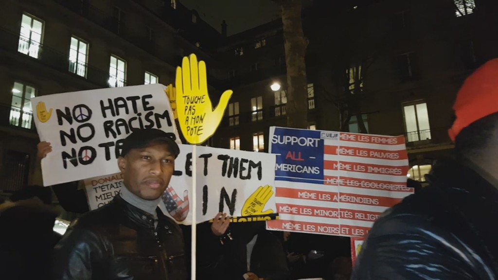 [Vidéo] HEXAGONE. Manifestation à Paris contre le décret anti-immigration de Donald TRUMP