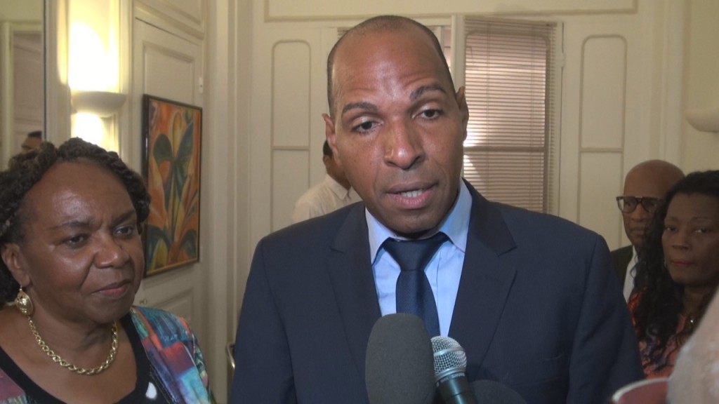 [Vidéo] Olivier SERVA Député de Guadeloupe souhaite la création d’un groupe Outre mer à l’Assemblée