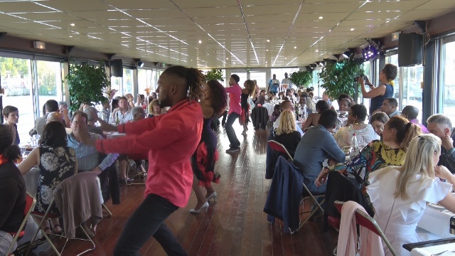 [Vidéo]HEXAGONE. 14 juillet sur le bateau Alizé Restaurant la Voile en seine