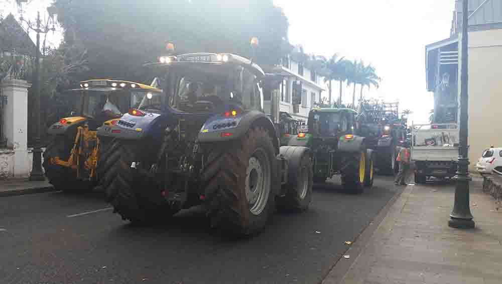 REUNION. Crise planteurs: A défaut d’une solution, les tracteurs resteront au Barachois durant le week-end (Freedom)
