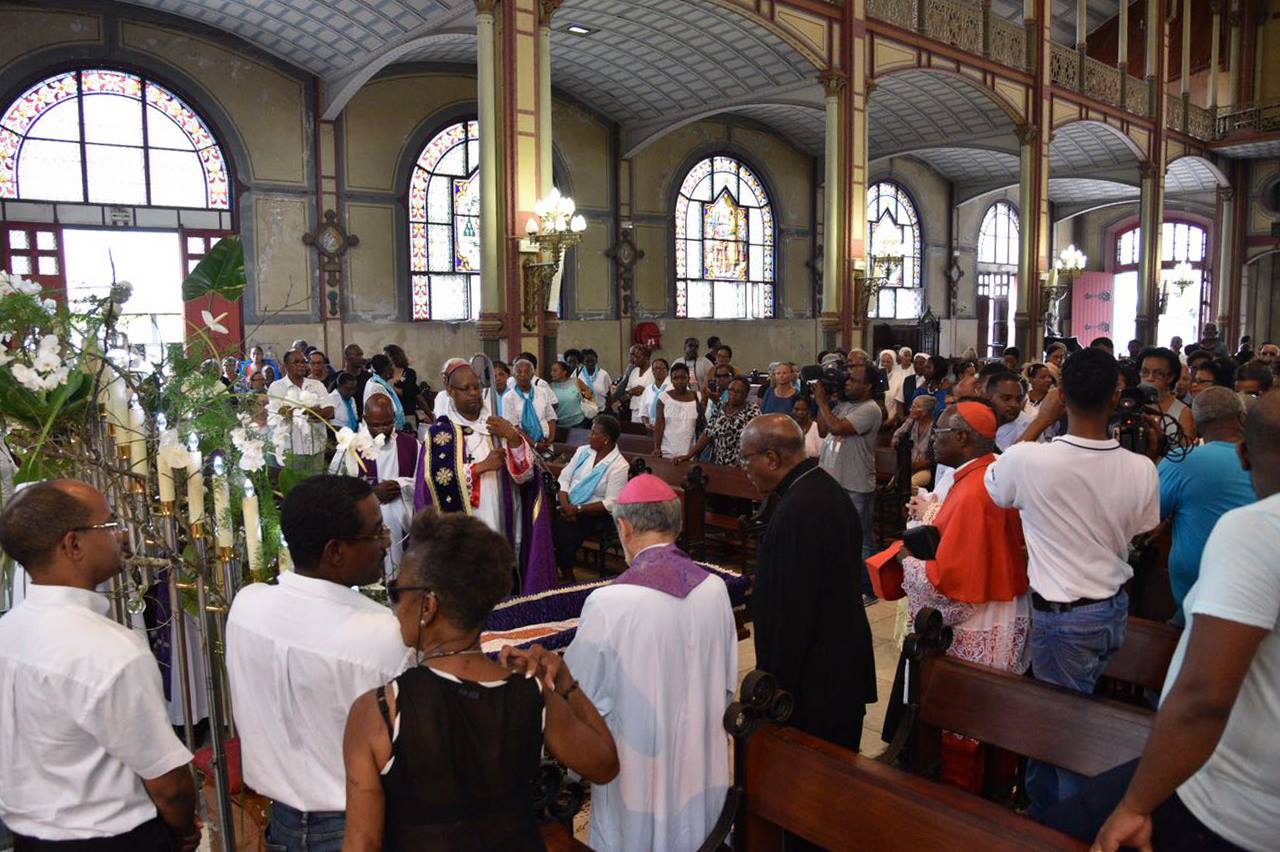 MARTINIQUE. Un hommage a été rendu à Mgr MARIE SAINTE décédé dimanche et dont les obsèques auront lieu ce jeudi