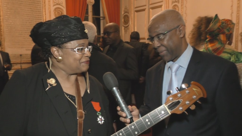 [Vidéo]HEXAGONE. Sylviane  CEDIA reçoit la médaille de Chevalier de la Légion d’Honneur