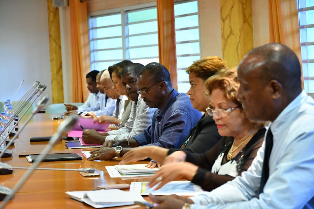 GUADELOUPE. AUDIT EAU POTABLE Rencontre de l’exécutif régional avec la Mission interministérielle