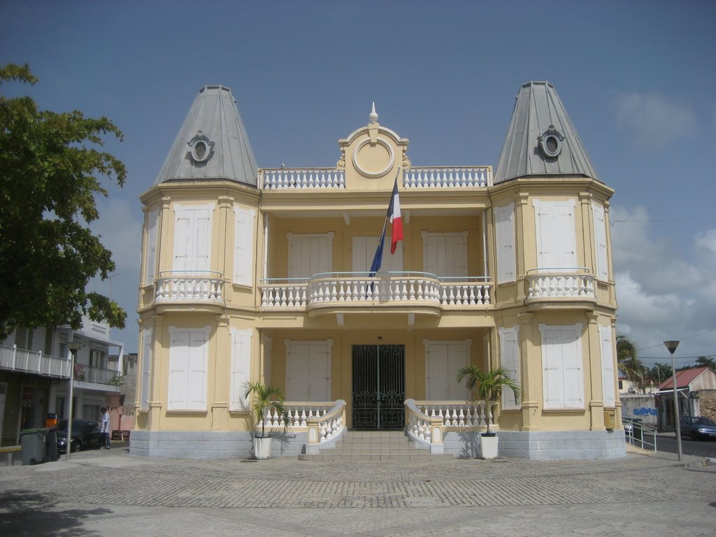 GUADELOUPE. LA RÉGION GUADELOUPE, À DOMICILE ! » AU MOULE Village des services régionaux & réunion avec la Maire