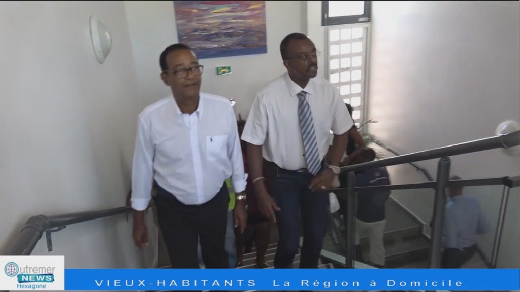 [Vidéo] GUADELOUPE. Ary CHALUS Président de La Région Guadeloupe en réunion dans la commune de Vieux habitants.