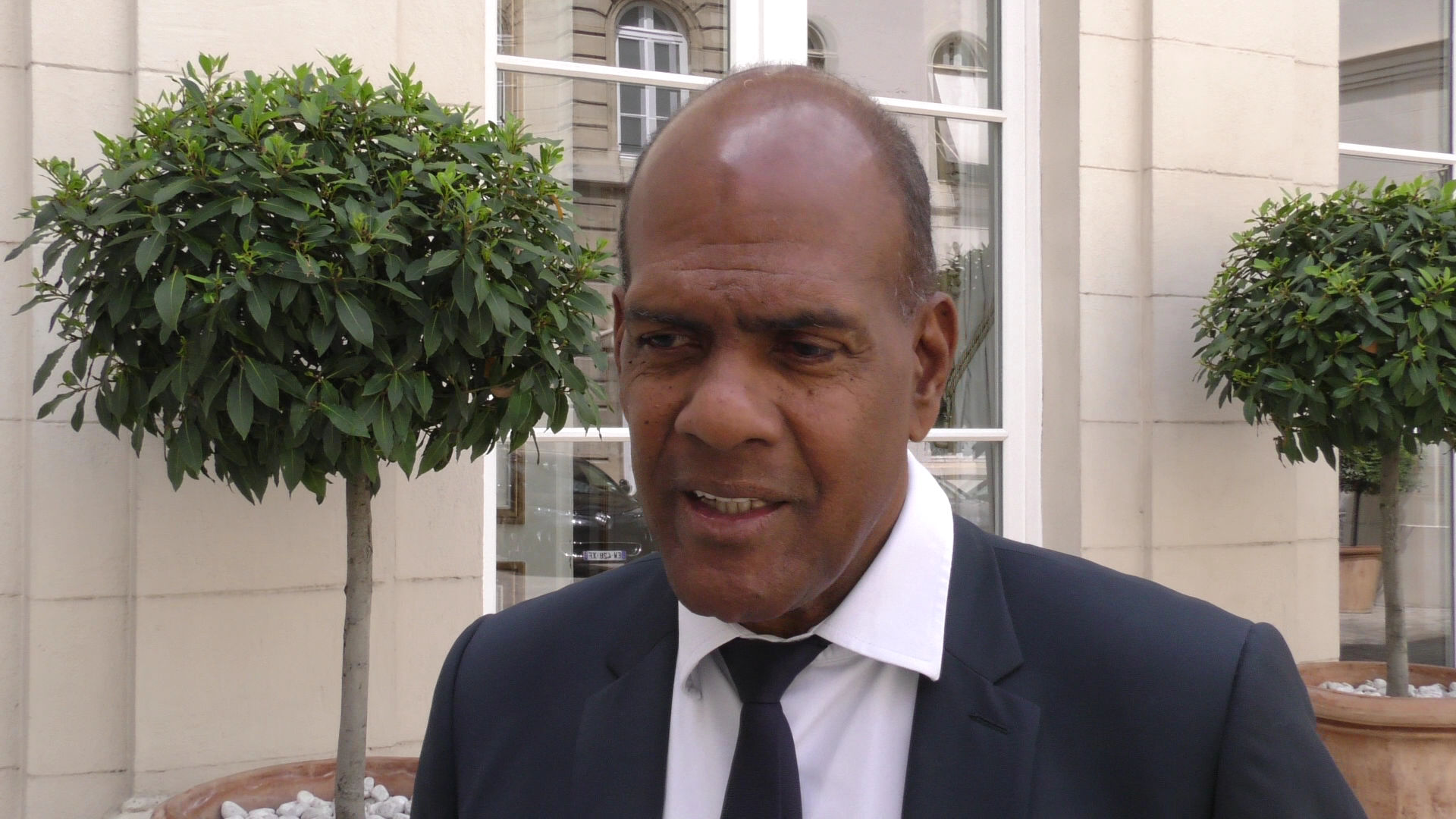 [Vidéo] Entretien entre le Député de Martinique Serge LETCHIMY et la Ministre des Outre mer ce lundi 15 juin.