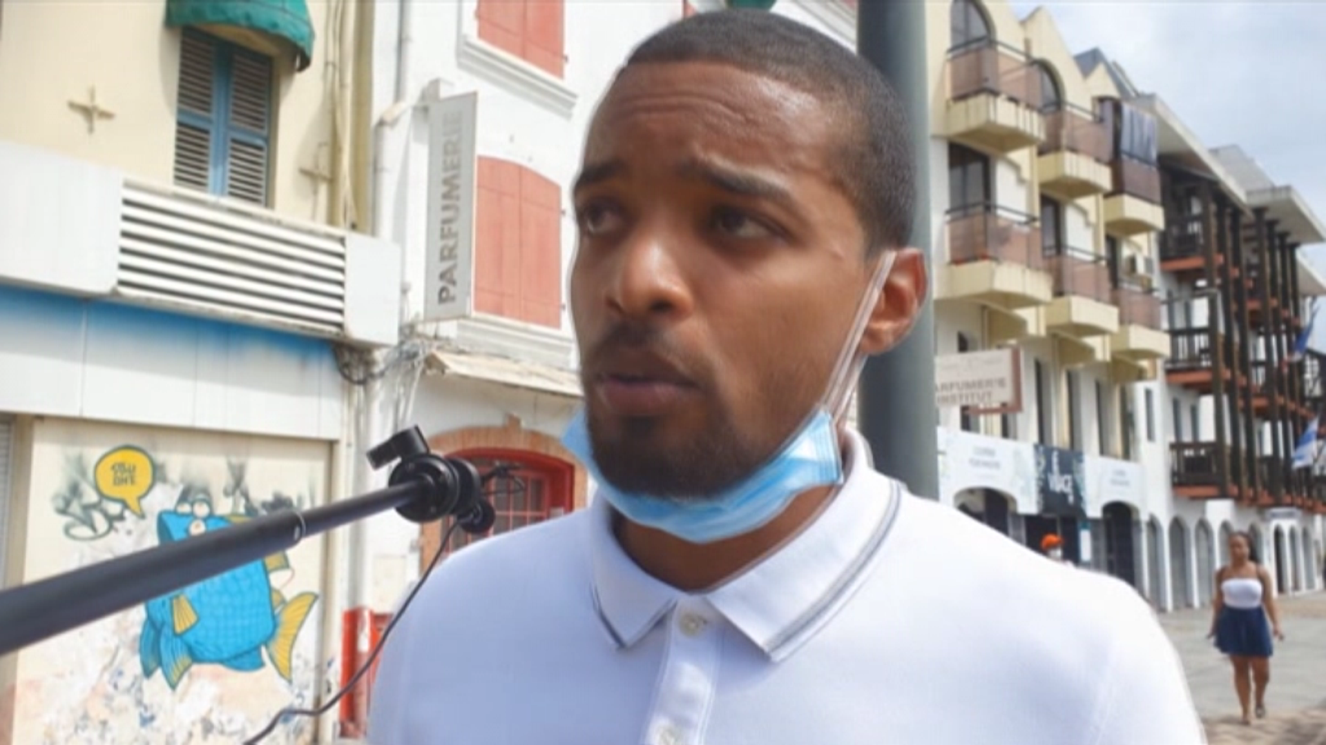 [Vidéo] Martinique. Les Martiniquais sont de plus en ple nombreux à quitter le pays.(micro trottoir Kmt)