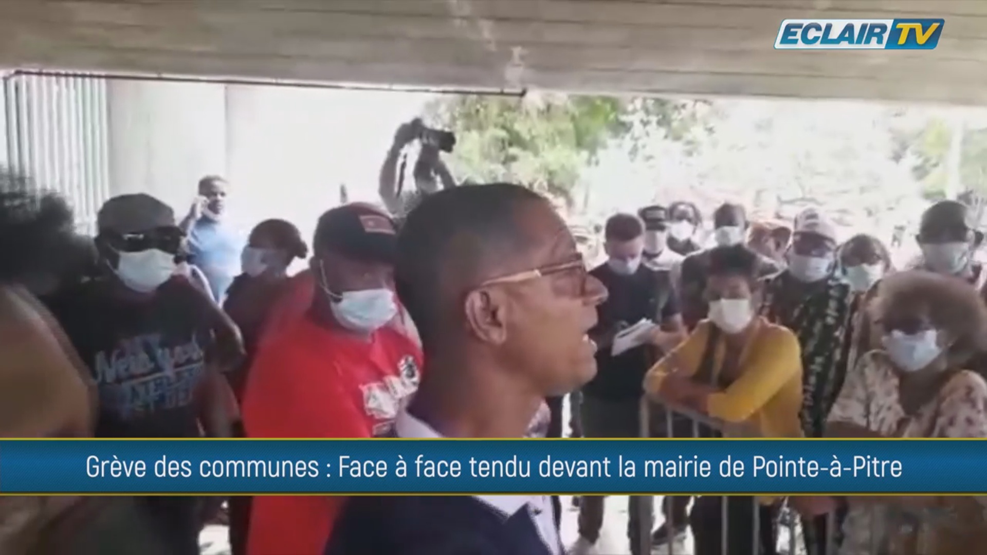 Onews Guadeloupe. Tension sociale ce lundi devant la Mairie de Pointe à Pitre (Eclair Tv)