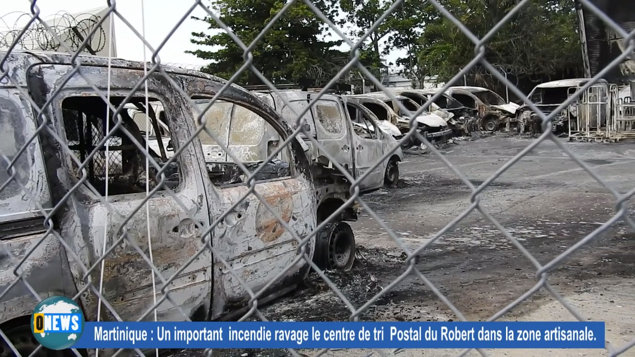 [Vidéo] Onews Martinique. Robert. Incendie dans un Centre de tri. Plusieurs véhicules brûlés