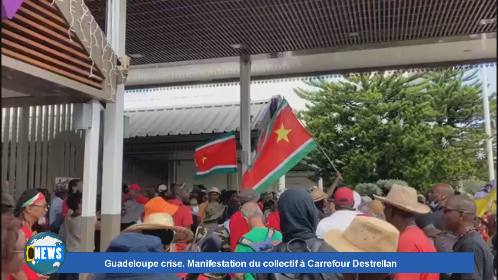 Guadeloupe crise. Manifestation du collectif à Carrefour Destrellan
