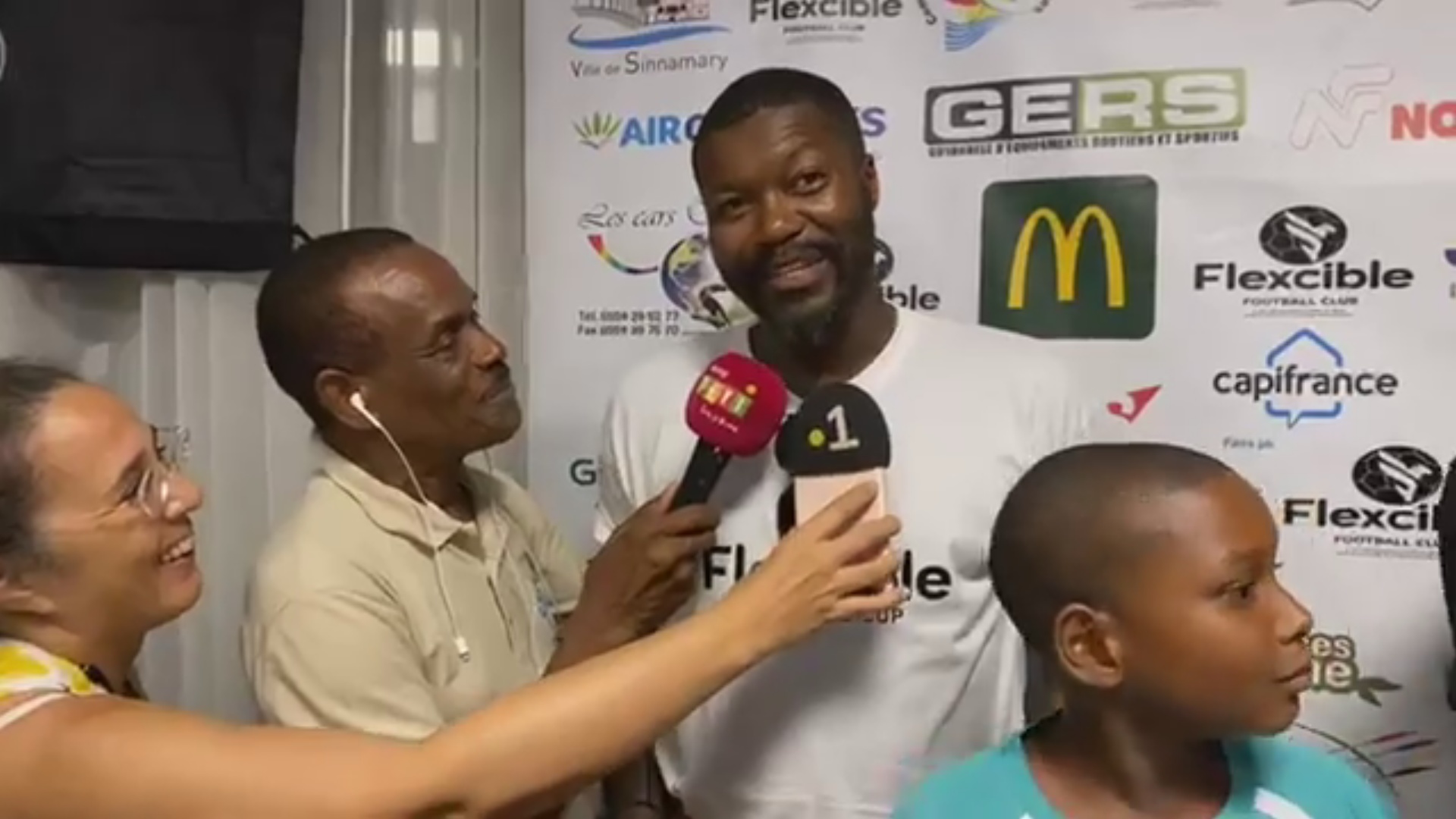 [Vidéo] Djibril Cissé en Guyane à l’occasion de la 1ere édition de la Flexcible cup (radio péyi)