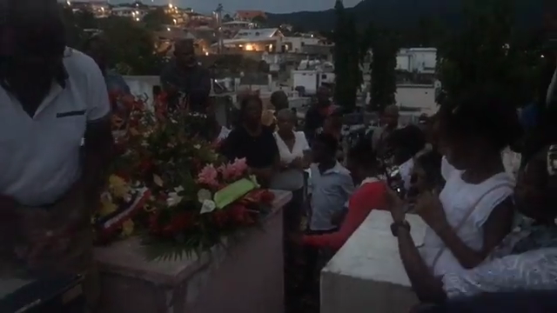 [Vidéo] Guadeloupe Les obsèques de IBO SIMON (Canal 10)