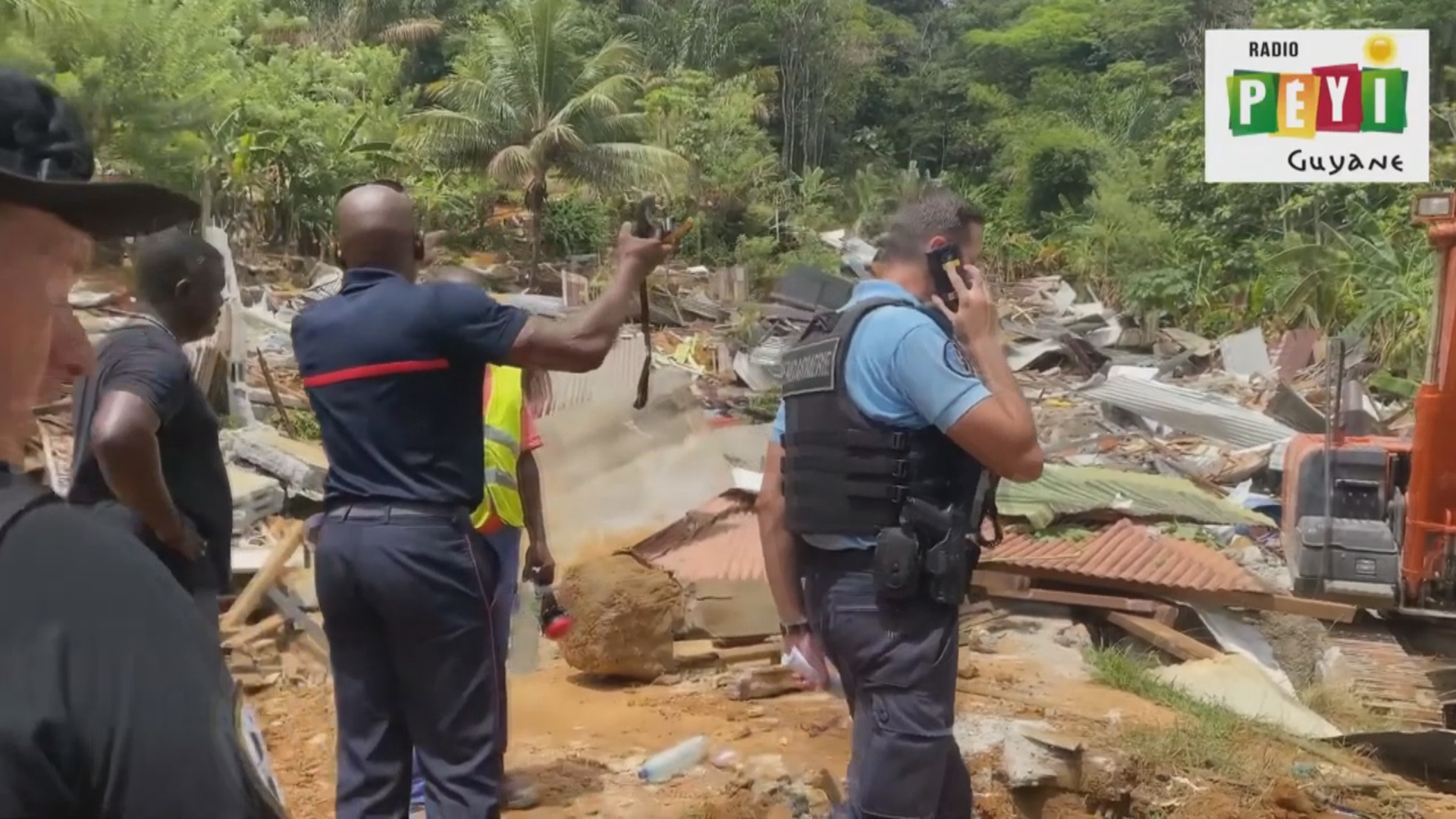 [Vidéo] Onews Guyane. Évacuation du squat du Mont Sinéré (Radio Péyi)