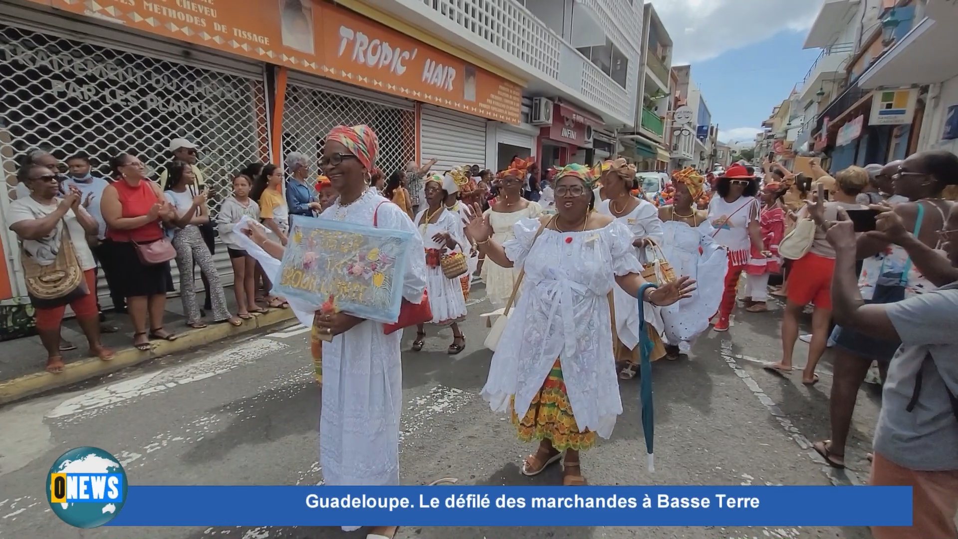 [Vidéo] Guadeloupe. Défilé des marchandes à Basse terre.