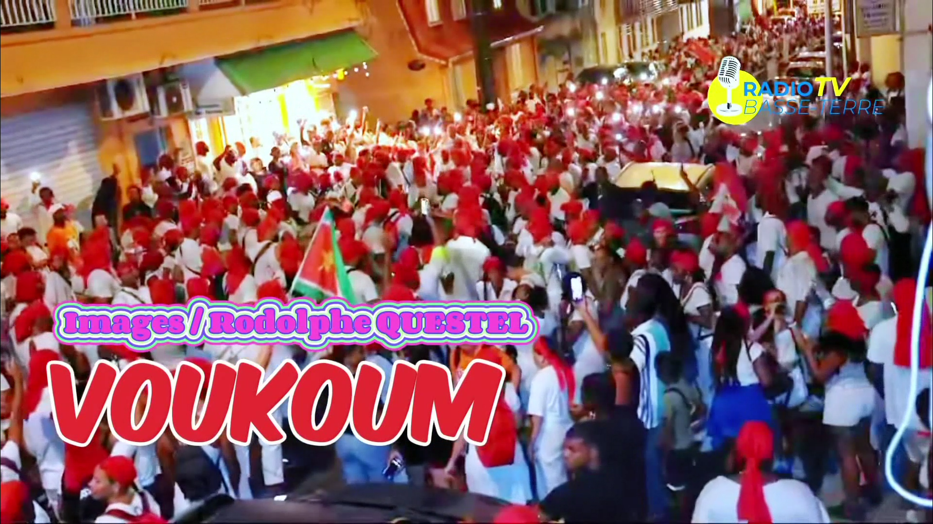 Guadeloupe Carnaval . Le groupe Voukoum entre Gourbeyre et Basse Terre