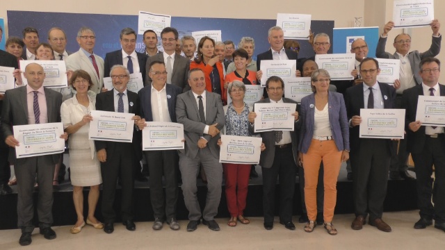 [Vidéo] Signature de convention de partenariat mercredi 6 juillet entre la ville des Abymes et le Ministère de l Environnement.