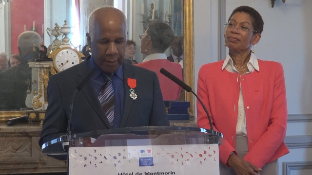 [Vidéo]HEXAGONE. Remise des Insignes de la légion d’honneur à Pierre PLUTON Président de l AMEDOM