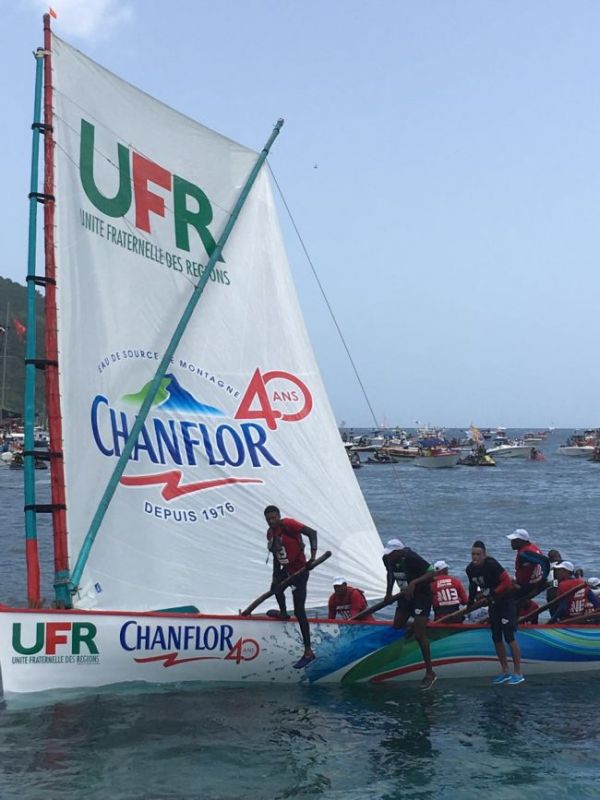 MARTINIQUE. Tour des yoles, UFR/Chanflor remporte la 2ème étape au Marin