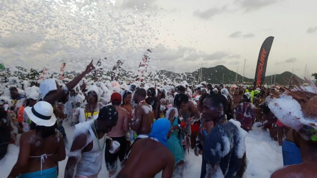 [Vidéo]Des milliers d antillais à Sainte lucie pour la Mercury beach.