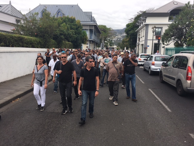 [Vidéo] REUNION. Marche silencieuse de policiers et citoyens. (Z infos 974)