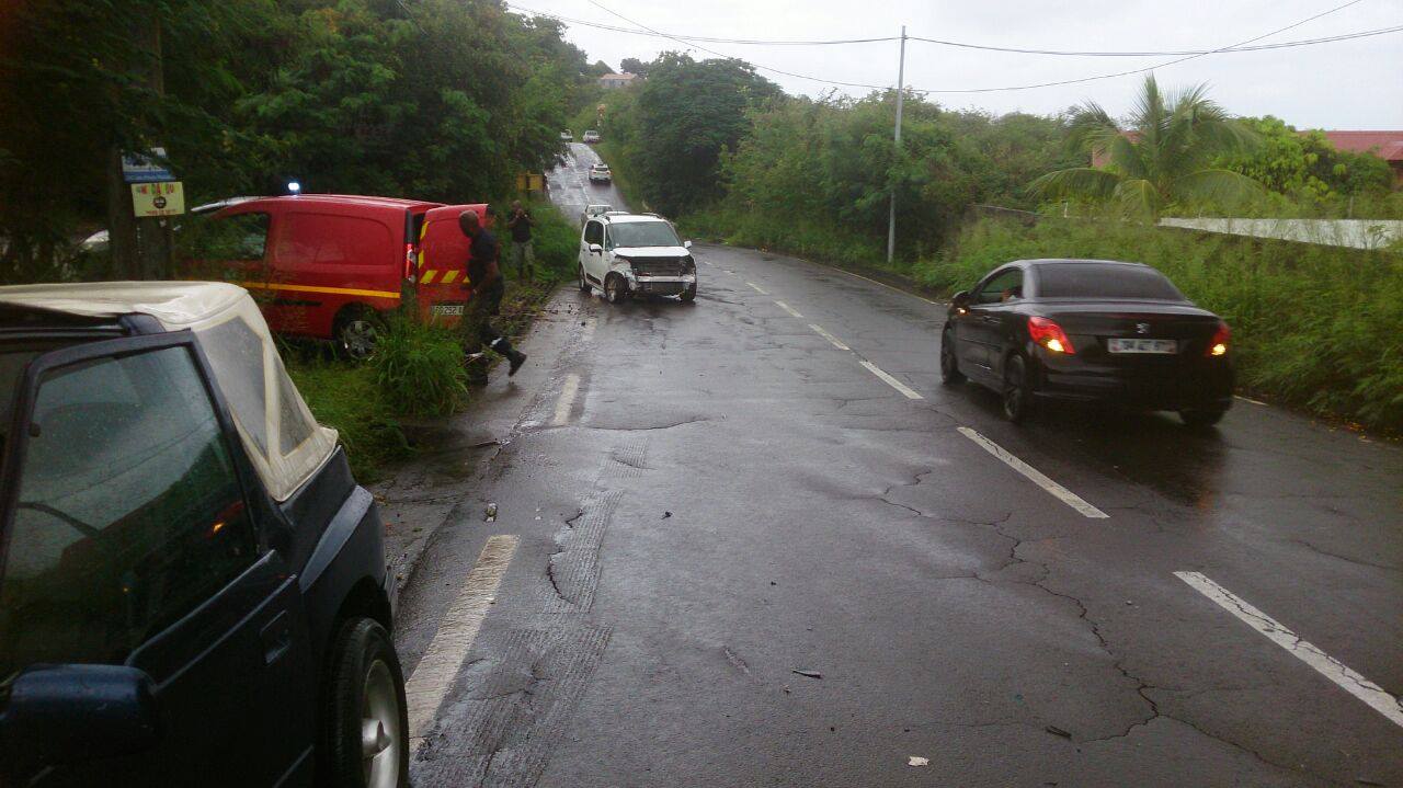 GUADELOUPE. Accident de la circulation à Vieux habitants. Deux voitures sont en cause