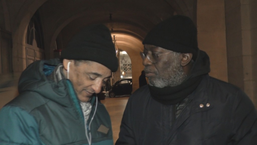 [Vidéo] HEXAGONE. Première nuit devant le sénat pour Serge ROMANA en grève de la faim
