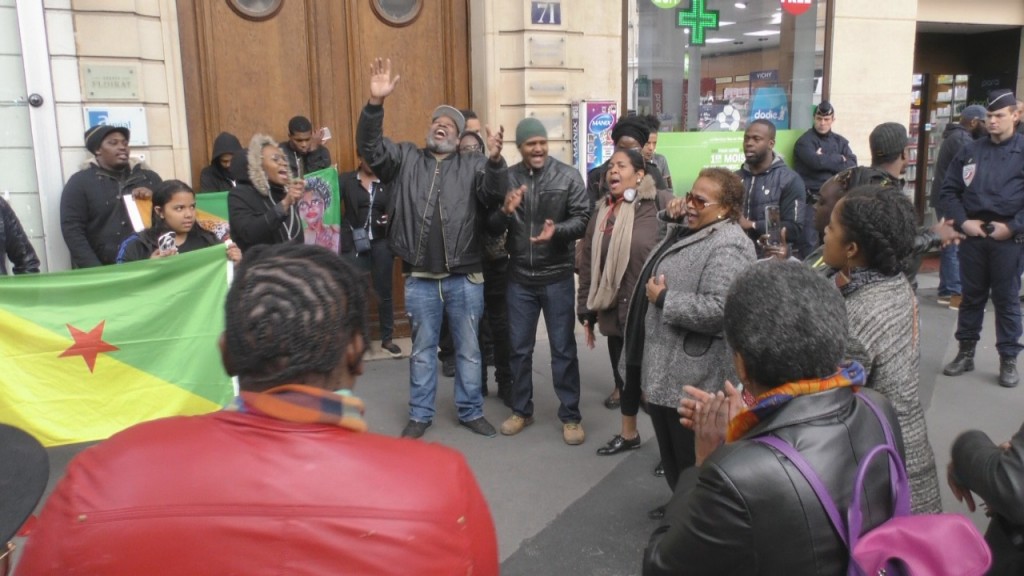 [Vidéo] GUYANE CRISE. La mobilisation continue dans l hexagone, une délégation a été reçue au Ministère des Outre mer