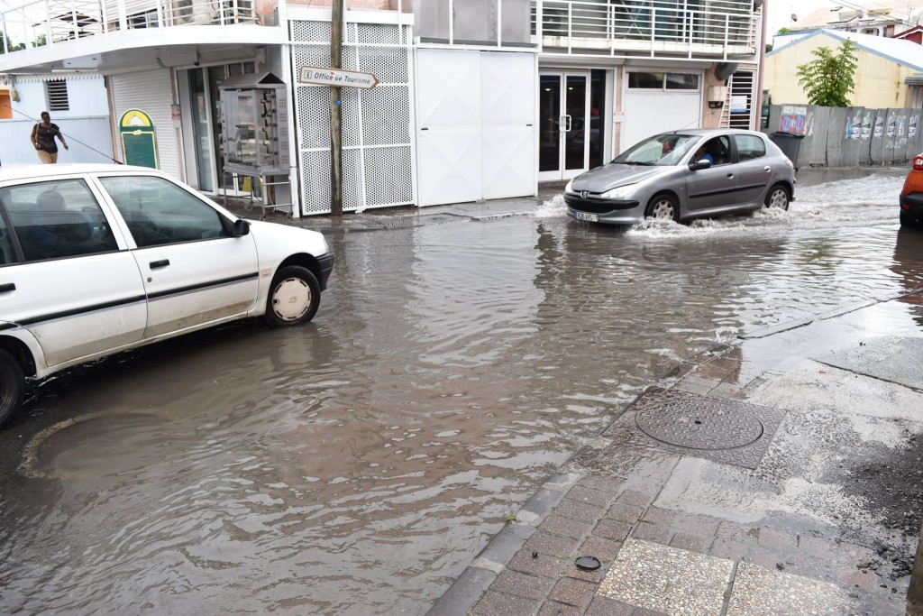 GUADELOUPE. Saint François sous les eaux (Photos Label Equipe gwadloup)