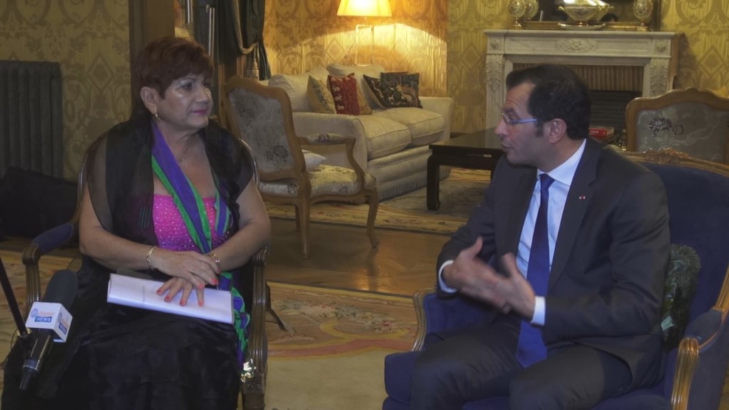 [Vidéo] HEXAGONE. Maryse ROMANOS décorée Chevalier de l ordre des Arts et des Lettres
