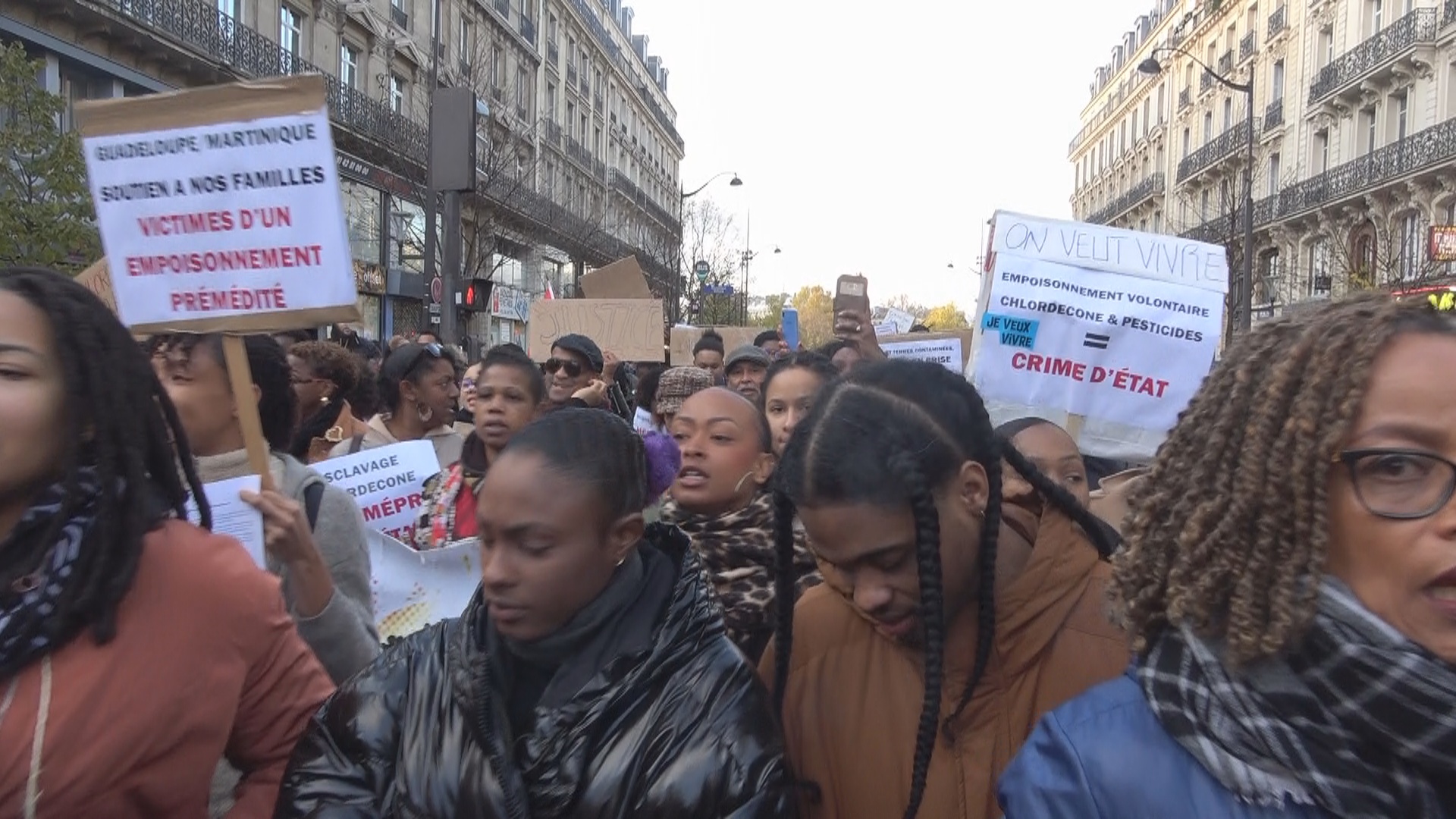 [Vidéo] Eau, Chlordécone,Sargasses, CHU, Marche à Paris en soutien aux Antilles