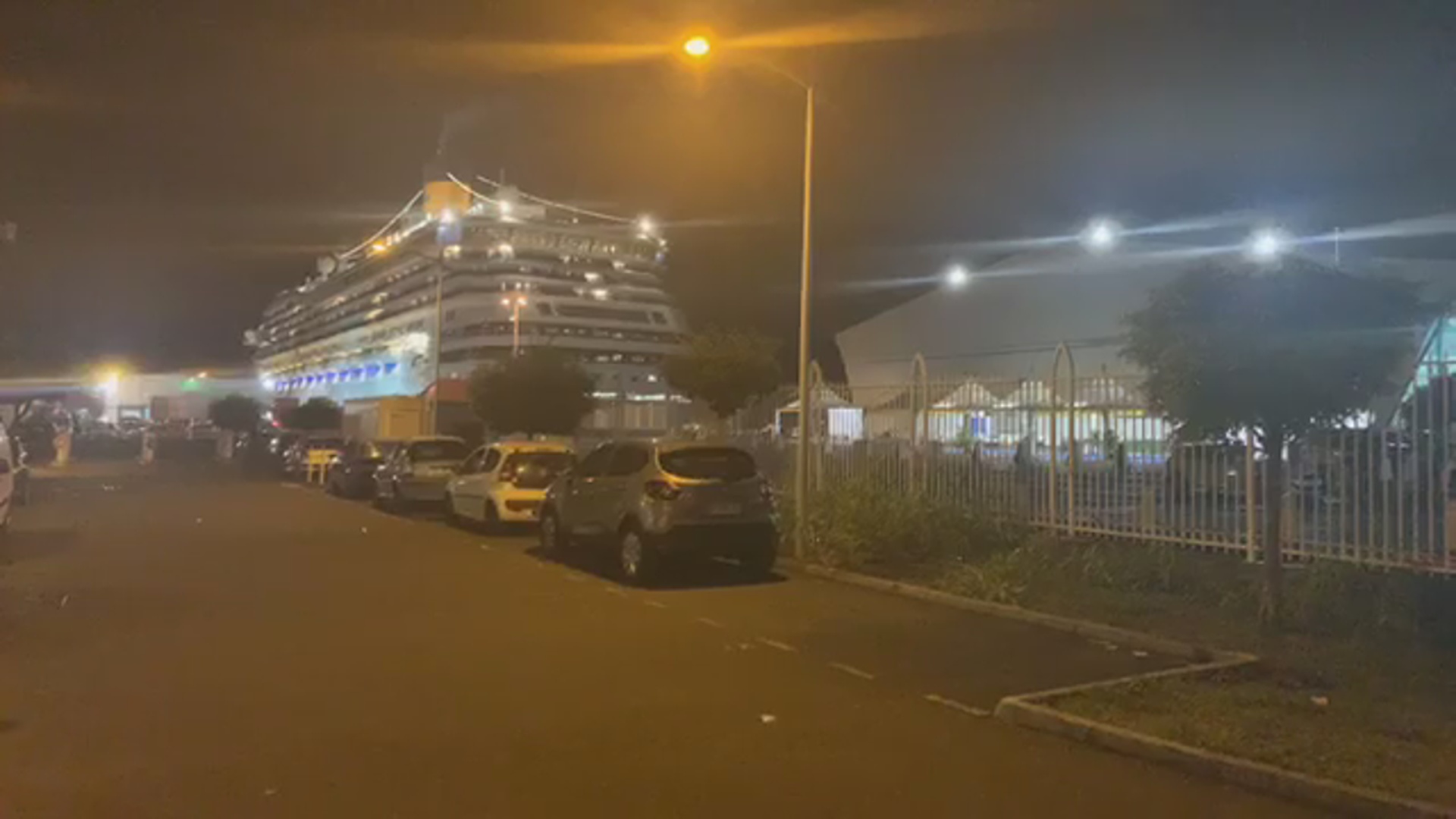 [vidéo] Onews Guadeloupe. Canal 10 en direct à l arrivée du Costa magica à Pointe à Pitre samedi soir