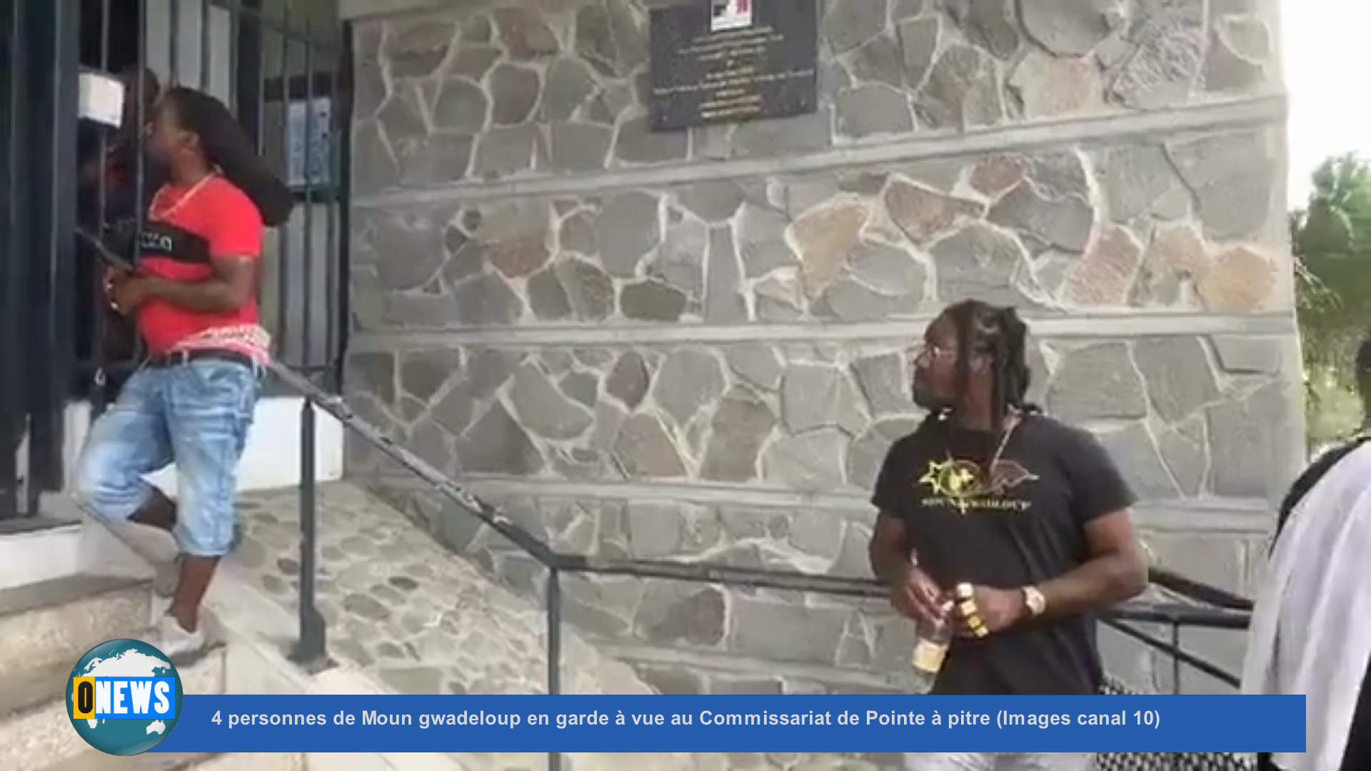 [Vidéo] Onews Guadeloupe. 4 personnes de Moun gwadeloup en garde à vue au Commissariat de Pointe à pitre (Images canal 10)