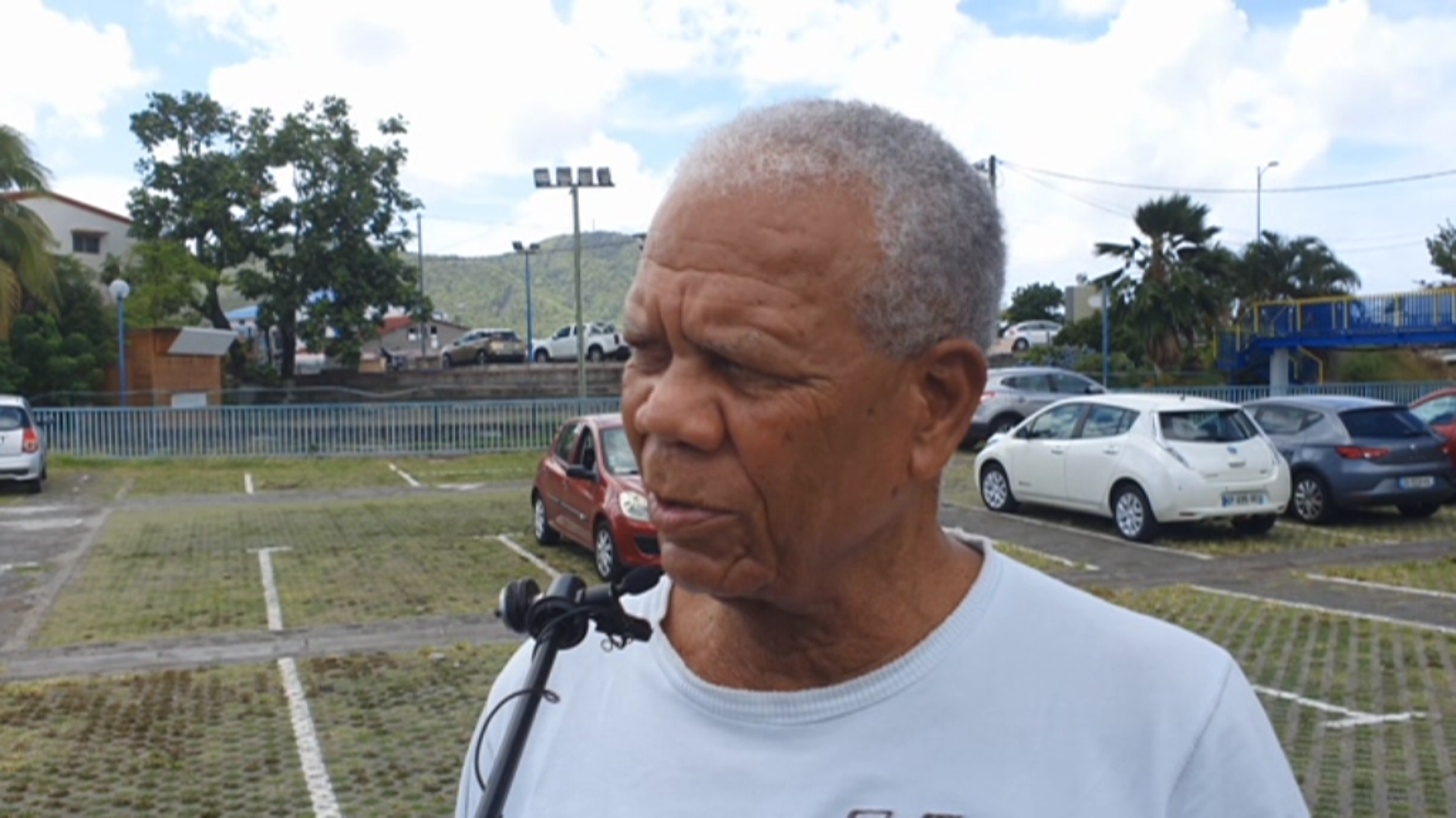 [Vidéo]Onews Martinique. Les martiniquais privés d eau potable pendant 3 mois ( sondage kmt)