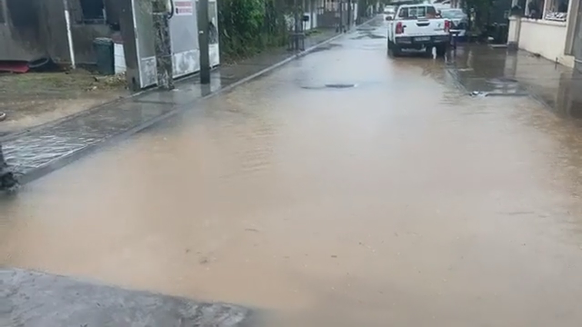 [Vidéo] Onews Guadeloupe. Intempéries le centre de Petit Bourg inondé (images canal 10)