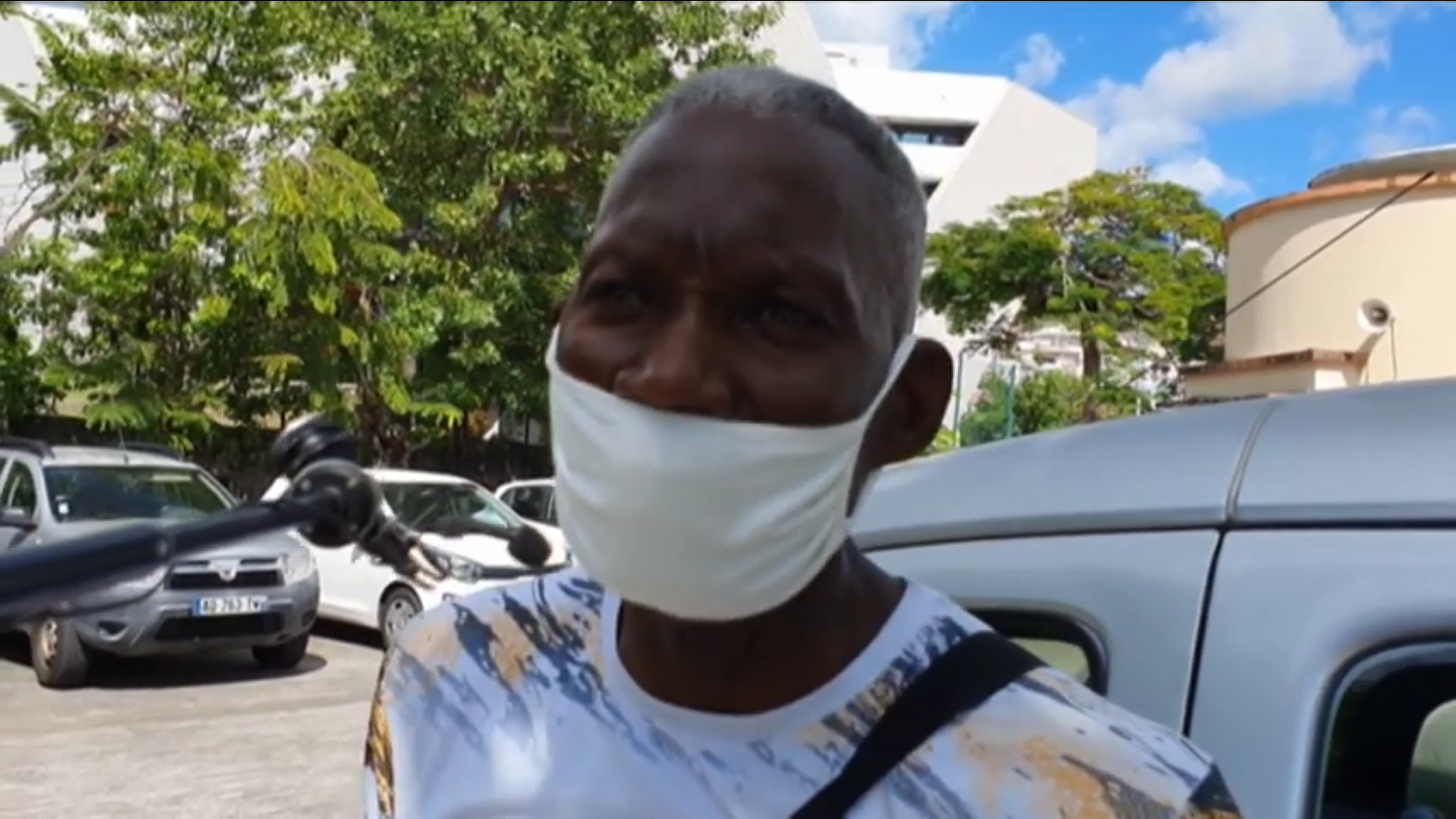 [Vidéo] Onews Martinique. Les Martiniquais ont ils un déjà un sapin de Noël chez eux (Micro trottoir kmt)