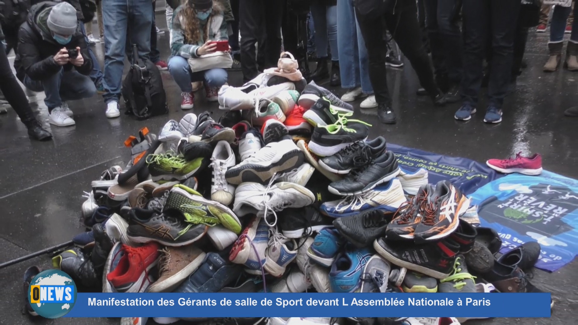 Onews Hexagone. Manifestation des Gérants de salle de Sport devant L Assemblée Nationale à Paris