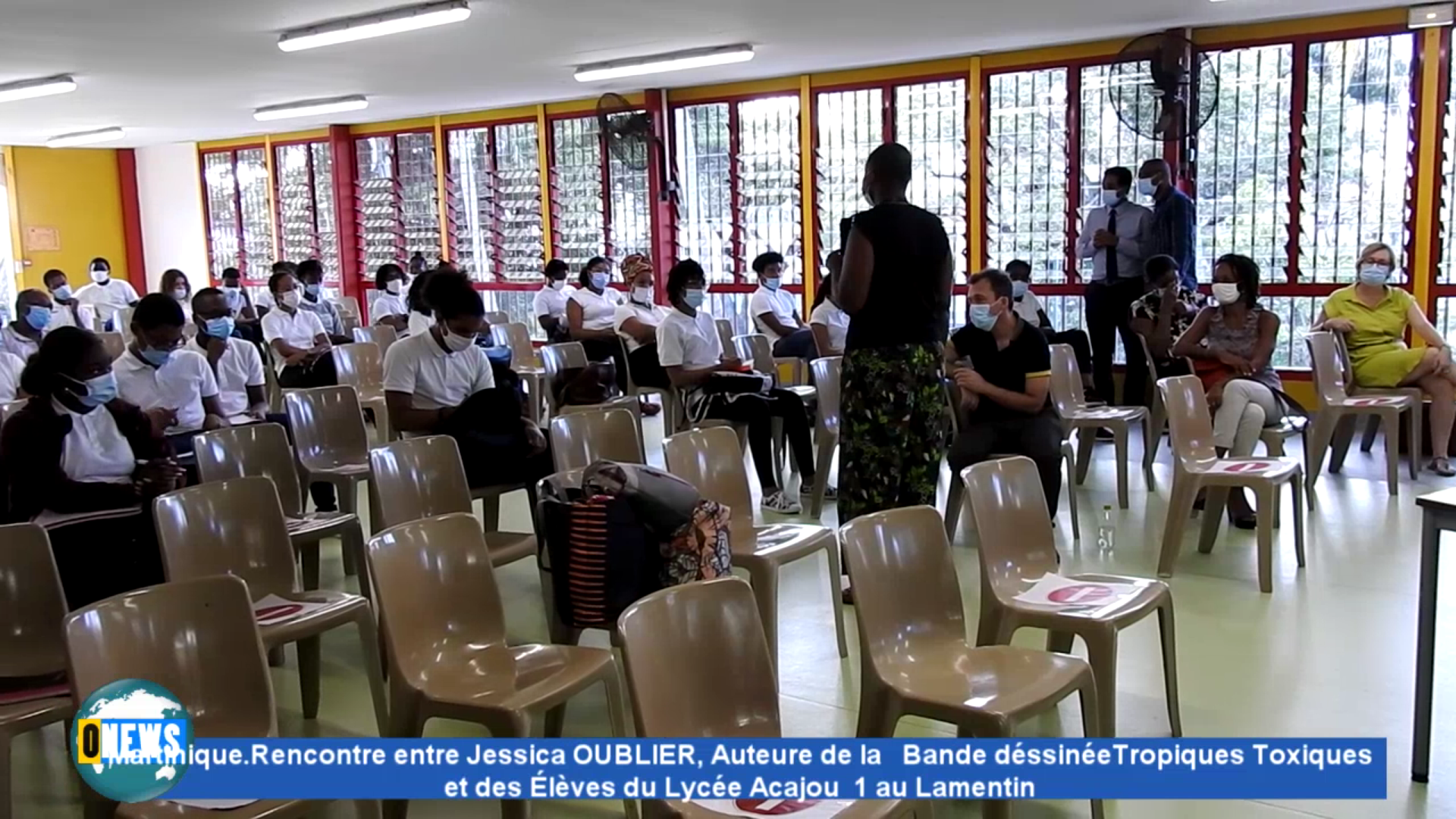 [Vidéo] Onews. Martinique. Jessica OUBLIER Auteure de la Bande dessinée Tropiques toxiques avec des élèves du Lycée Acajou1 au Lamentin
