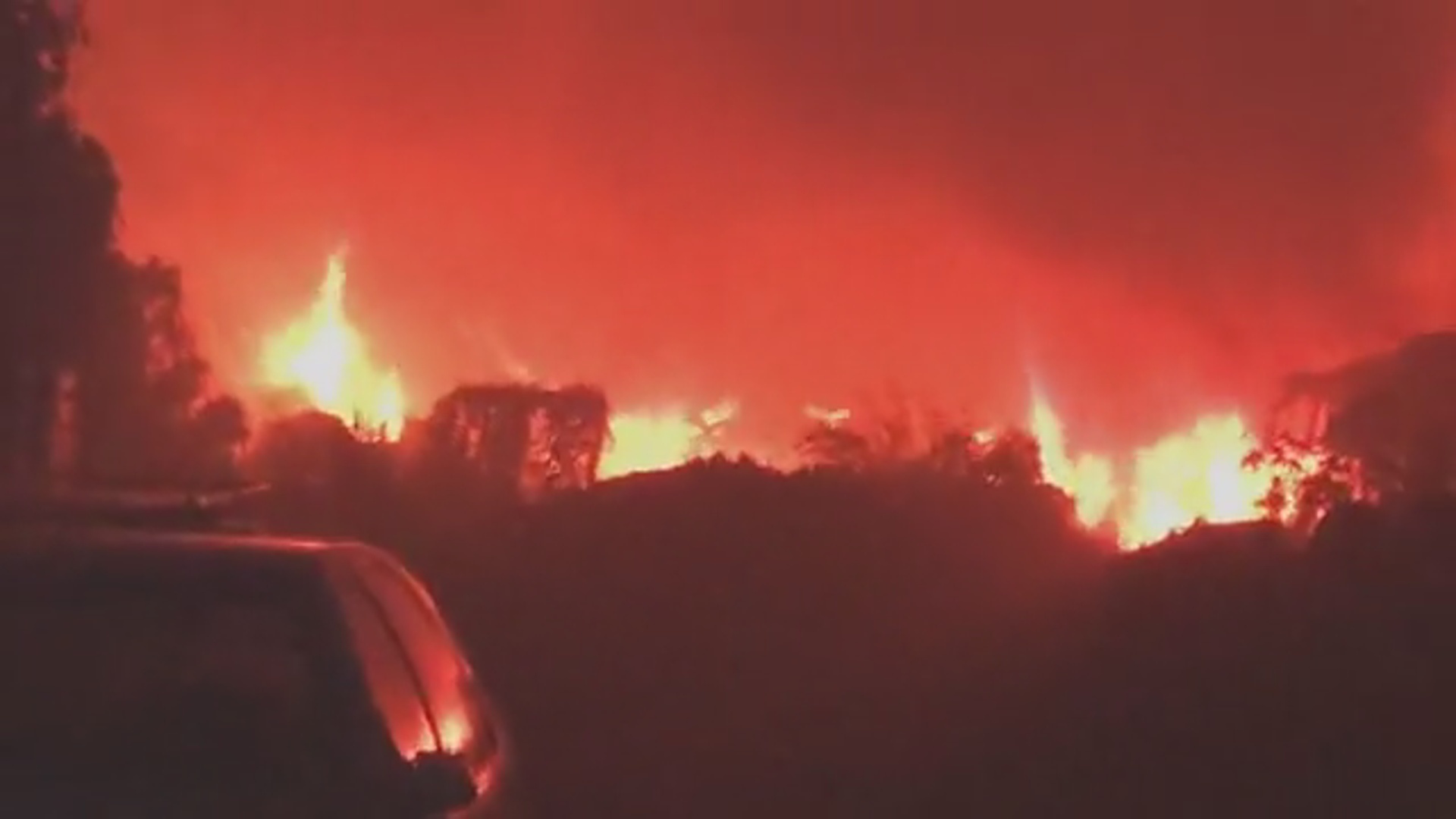[Vidéo] Onews Guadeloupe . Important incendie intentionnel dans un entrepôt de peinture à Capesterre Belle Eau