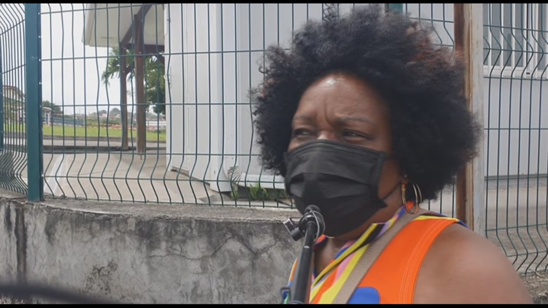 [Vidéo] Martinique. Faut il récupérer l’eau de pluie (micro trottoir kmt)