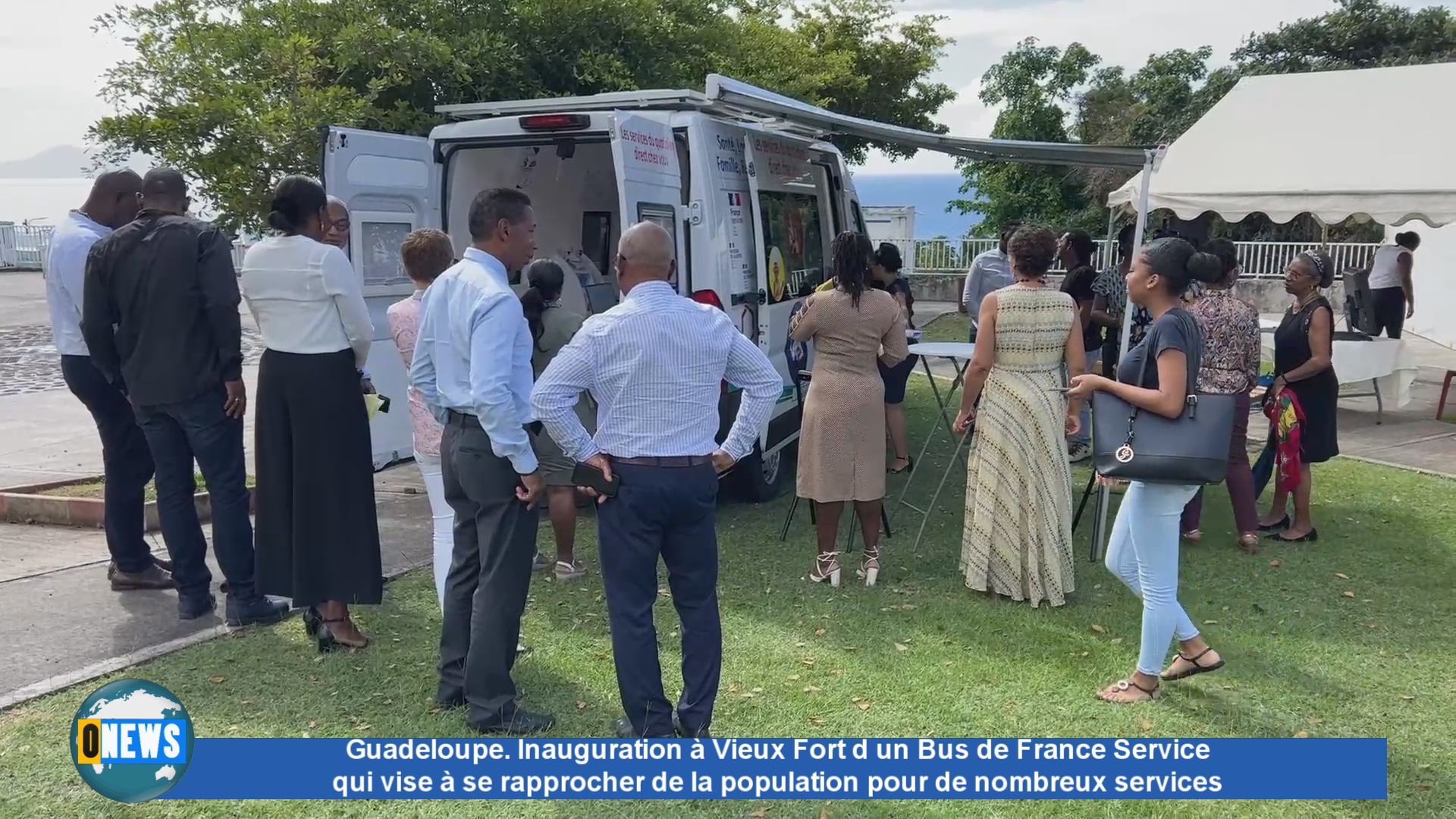 [Vidéo] Guadeloupe. Inauguration à Vieux Fort d un Bus de France Service qui vise à se rapprocher de la population pour de nombreux services