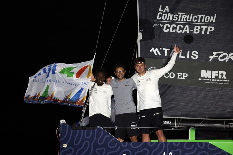 Transat Belle ile en Mer- Marie Galante. L arrivée du Guadeloupéen Keni PIPEROL en 5ème position