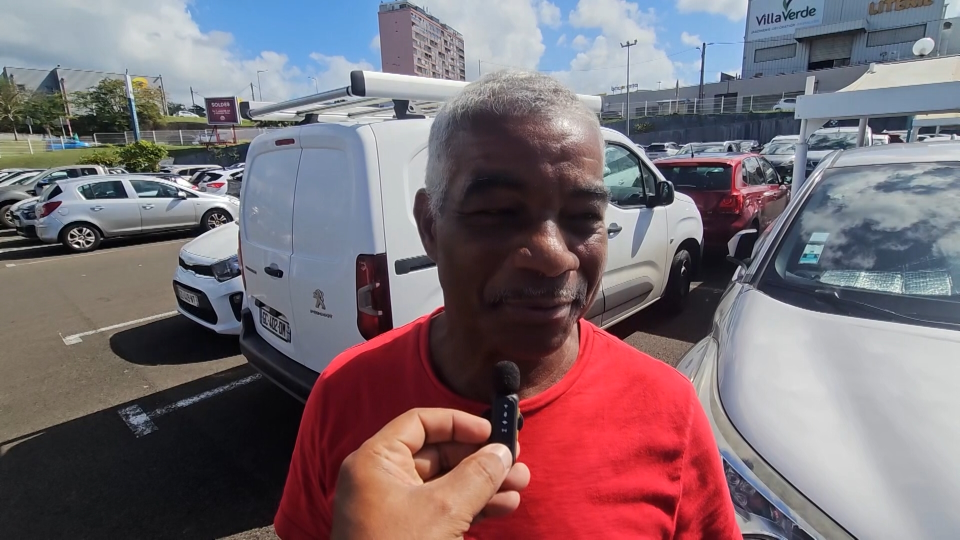 Martinique. Micro Trottoir. Que pensez vous de Donald TRUMP? suite