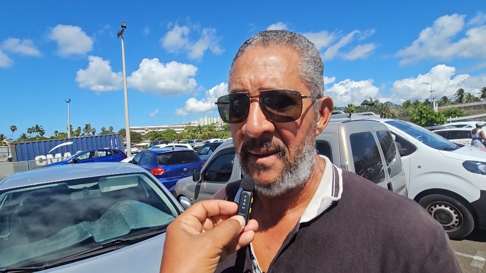 Martinique. Micro trottoir KMT. 34 communes en Martinique n est ce pas trop?